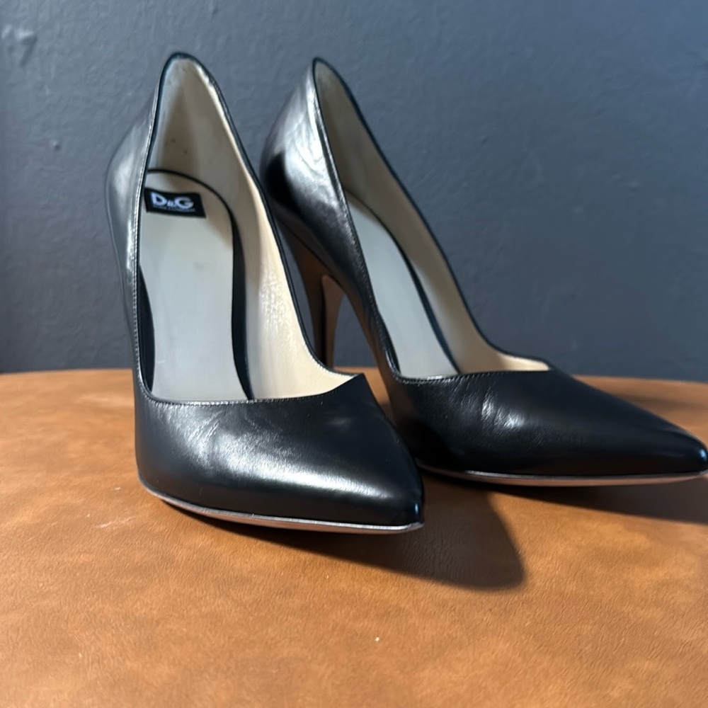 D&G black leather heels. In perfect condition! 😍